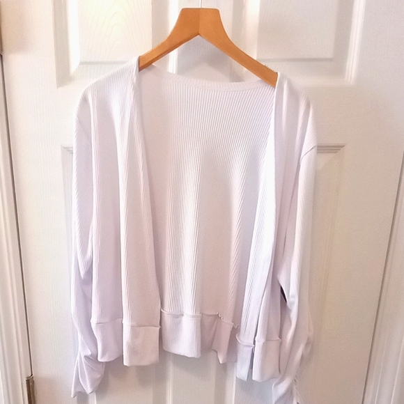 Ladies Plus Size Sweater - Picture 4 of 6